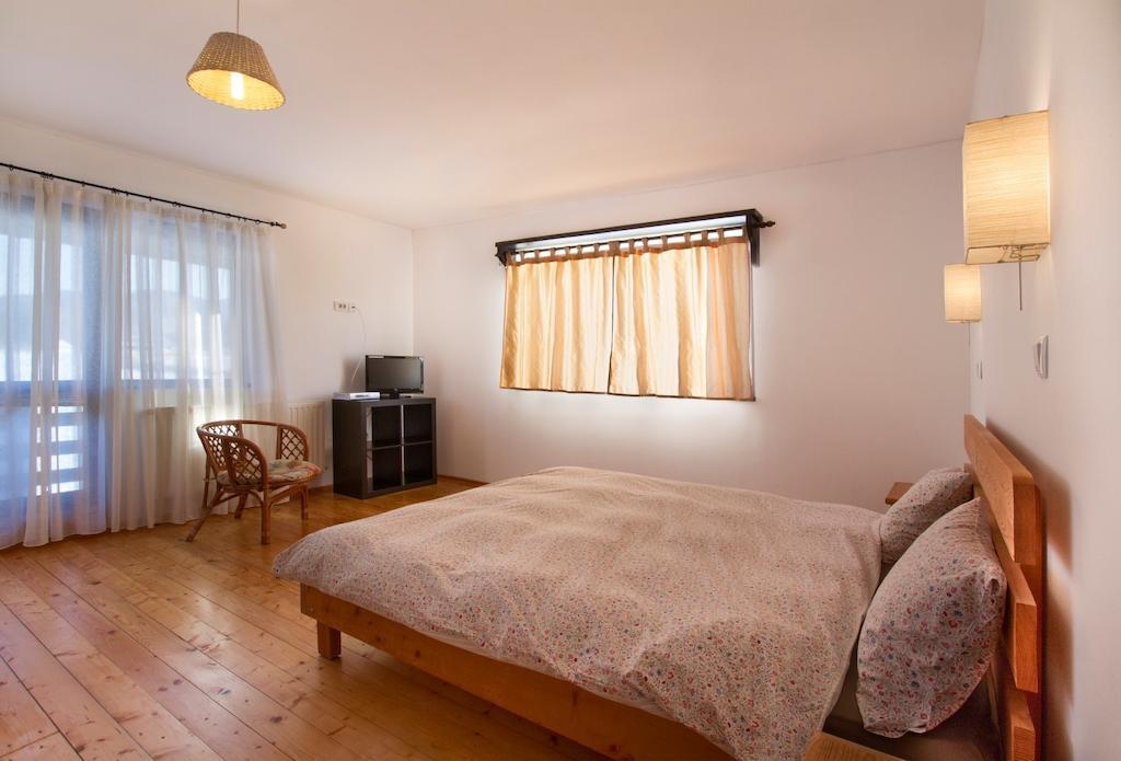 Casa Georgescu Hotel Rîşnov Стая снимка