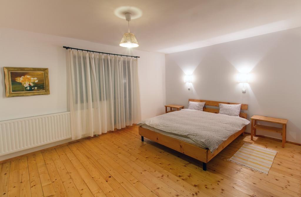 Casa Georgescu Hotel Rîşnov Стая снимка